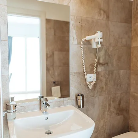 Cufa Oda ve Kahvaltı 4*