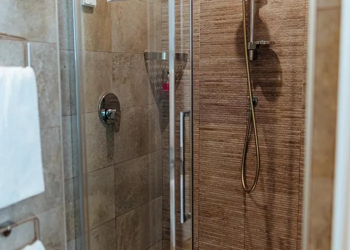 לינה וארוחת בוקר Cufa פסקרה